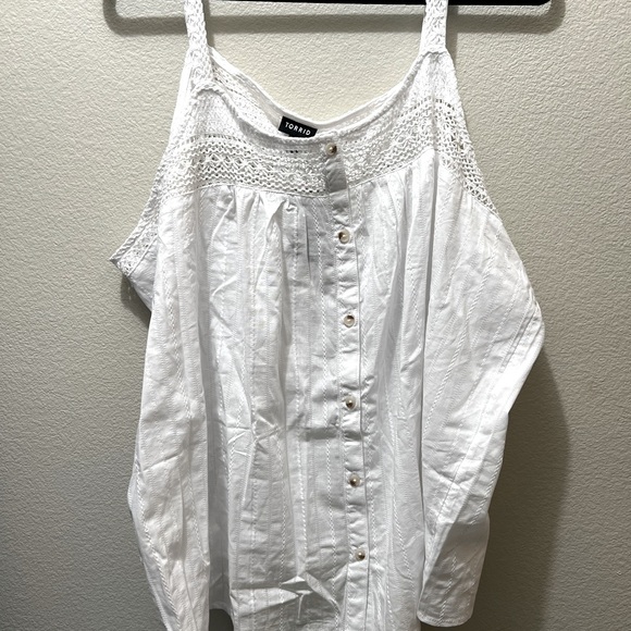 Nwt! torrid 3 bright white crochet tank top - Picture 3 of 7